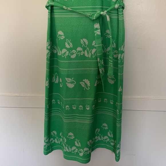 Super cute green flower vintage 70s tank top dress with belt - Picture 9 of 17